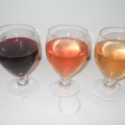 Vin alb, roze, rosu